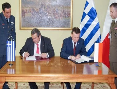 Συμφωνία αμυντικής συνεργασίας μεταξύ Ελλάδας και Πολωνίας υπέγραψε ο Π. Καμμένος (φωτό)